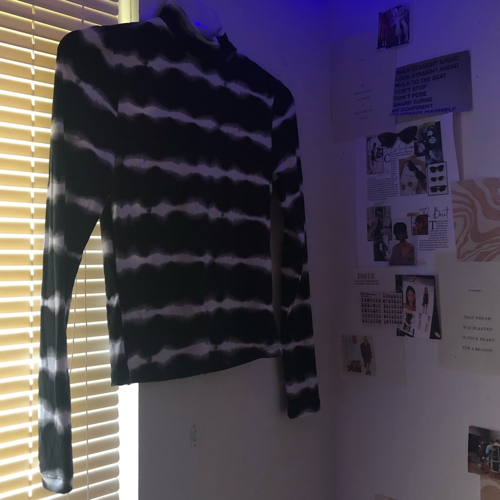 patterned black and white turtleneck